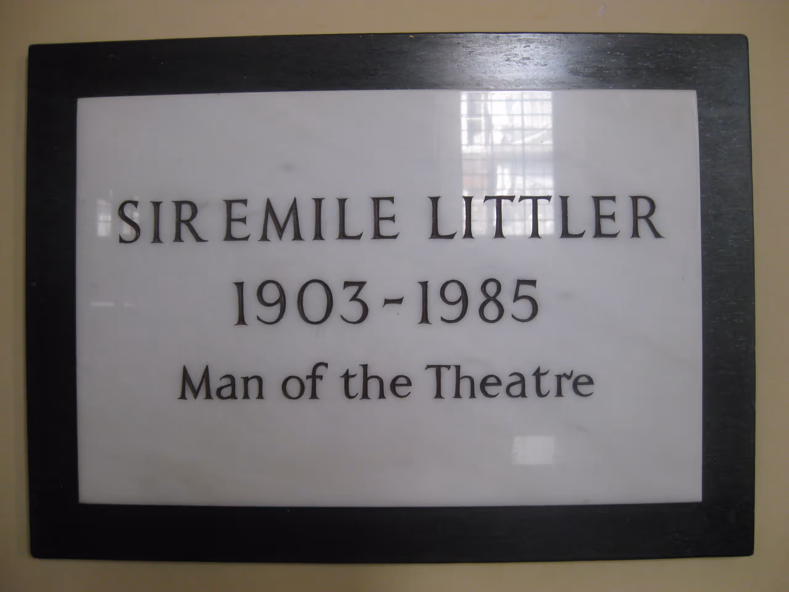 Memorial plaque: Sir Emile Littler, 1903–1985, Man of the Theatre.